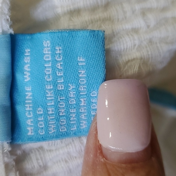 J.MCLAUGHLIN WHITE Capris.  Side zipper. Excellent condition. Size 2. - Picture 10 of 11